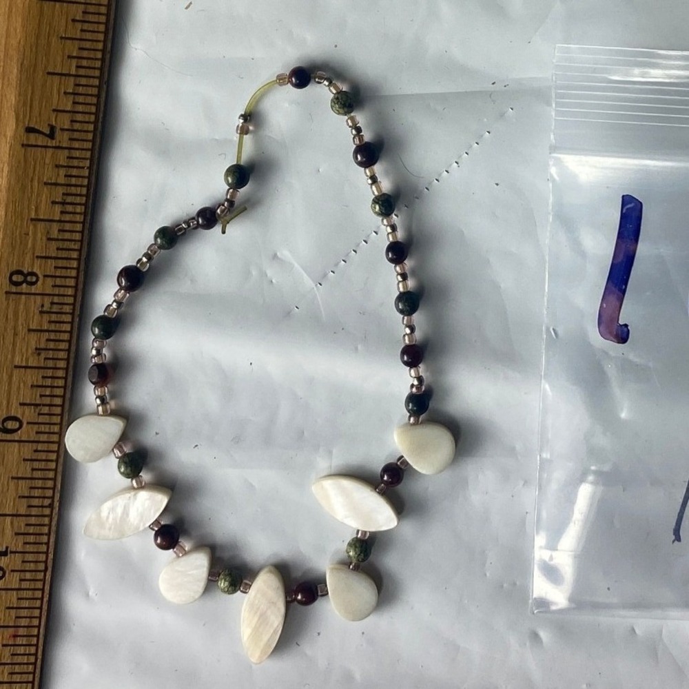 Bohemian Mother of Pearl Shell Bead Bracelet Silver Toned Strand‎